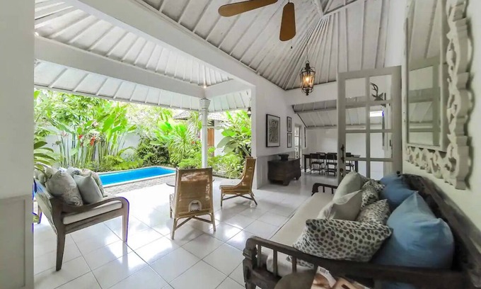 Dewi Sri Villa | 2 BedRoom Villa Hideaways Seminyak