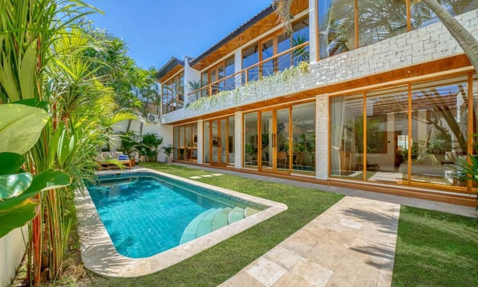 Central Seminyak Villa | 269 m² Villa ∙ 6 bedrooms ∙ 12 guests