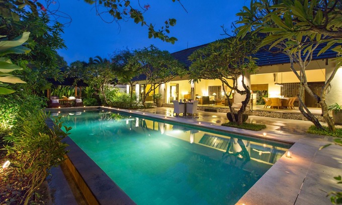 Seminyak Villa | 3 Bedroom Balinese Style Villa, Lovely Villa Close to Shopping Area Seminyak