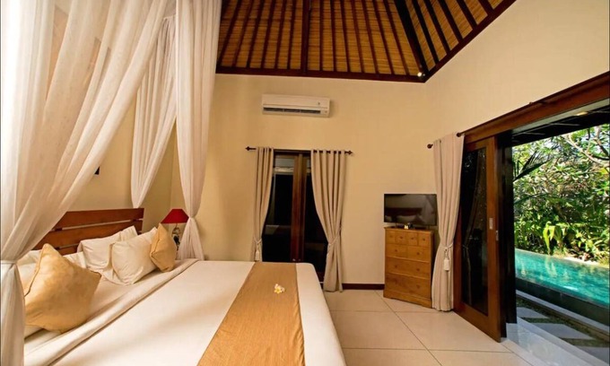 Seminyak Villa | 300 m² Villa ∙ 3 bedrooms ∙ 8 guests