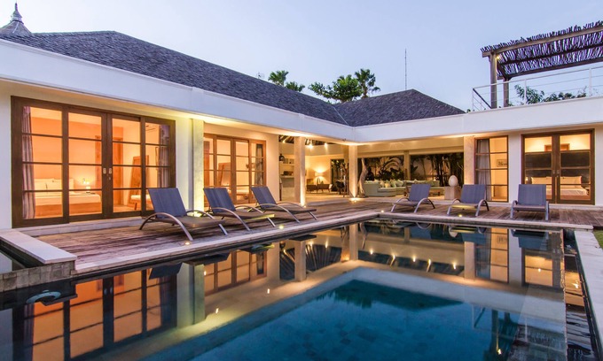 Umalas Villa | 4 Bedroom Cozy Tropical House in Umalas