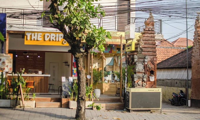 Batu Bolong House | Azalea Homestay & Villa