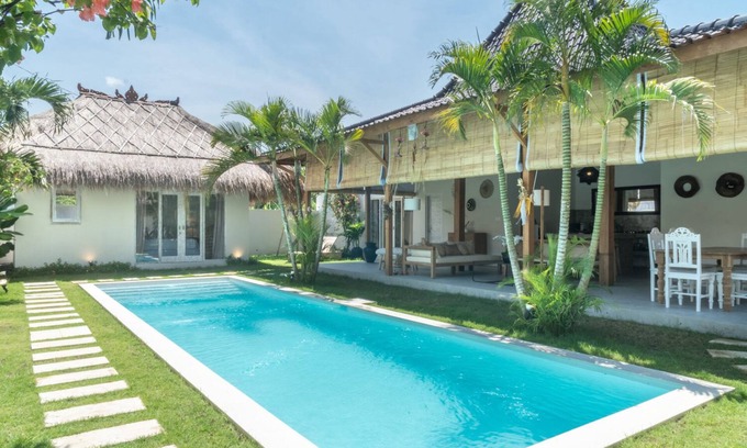 Petitenget Villa | Beautiful 4 BR villa in Seminyak square