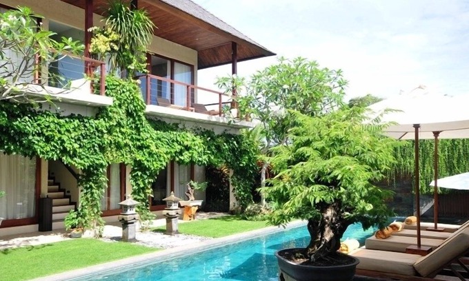 Batubelig Villa | Book 4 Bedroom, stay at 5 bedroom pool villa, 250m from beach