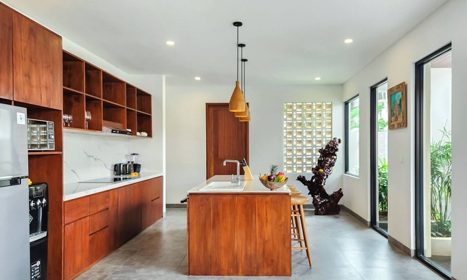 Batu Bolong Villa | Charming 4-bedroom Villa Serena Lux