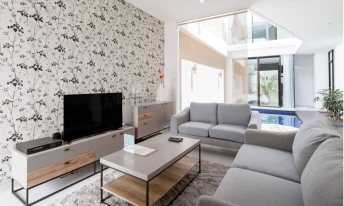 Berawa Villa | Grand Minimalism with Private Pool Close to Berawa Beach