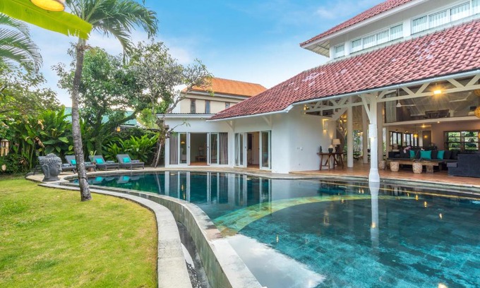 Drupadi Villa | La Villa Oberoi (6 BR)