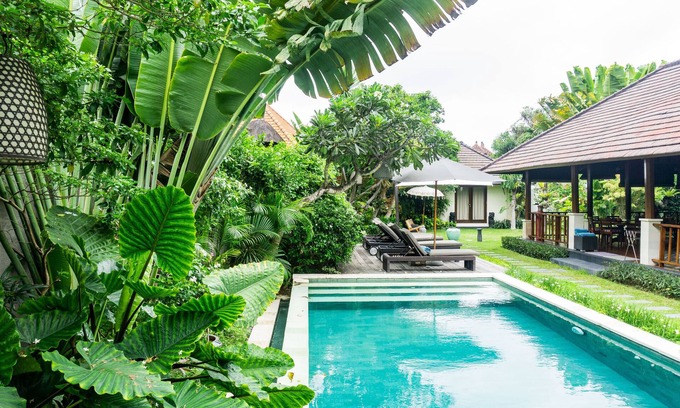Sunset Road Villa | Luxuriate in a Vast Tropical Garden in Seminyak