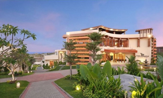 Kampial House | Luxurious & Premier MRC 2-Bedroom Villa #B11