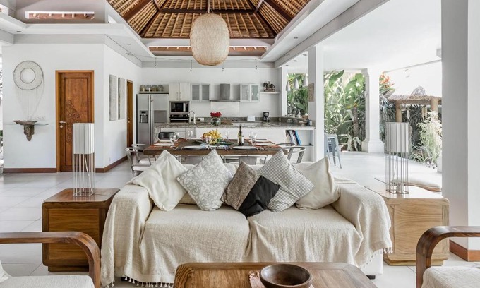 Kerobokan Villa | Luxury Villa Kupu Kupu Near Seminyak Center