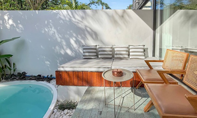 Babakan Villa | Moon Studio - Private Pool Loft Canggu