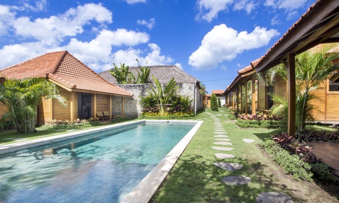 Batu Bolong House | ORORA B4-NEW SPOT in the heart of CANGGU; 2 bedroom 400 m from the beach.