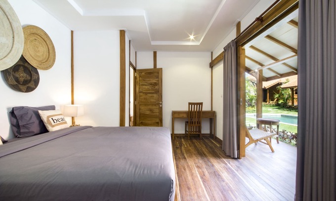 Batu Bolong House | ORORA B5-NEW SPOT in the heart of CANGGU; 2 bedroom 400 m from the beach.