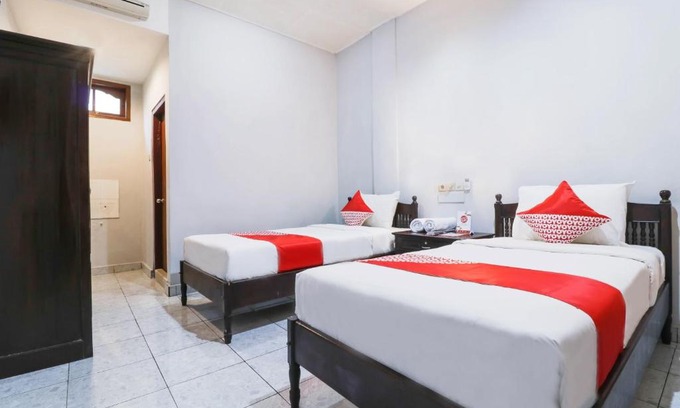 Downtown Kuta Hotel | OYO 2411 Taman Mekar Beach Inn 2