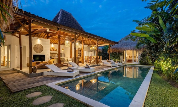 Petitenget Villa | Renovated Villa Zayya, Central Oberoi Seminyak