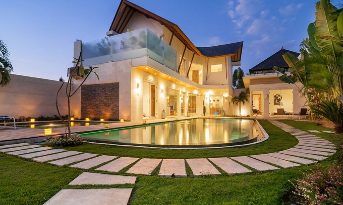 Seminyak Villa | Spacious Modern Luxury 4BR Villa, Seminyak - 8Min Walk To Eat Street!
