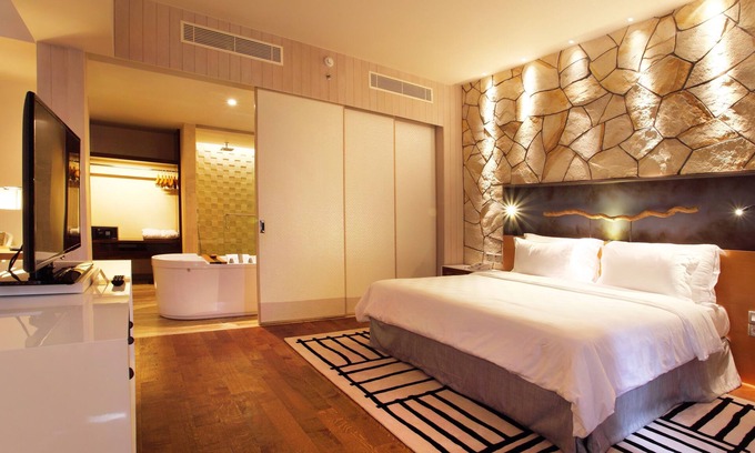 Nakula Apartment | Spacious Modern Suite with Free Minibar Items (T Sand Suite25)