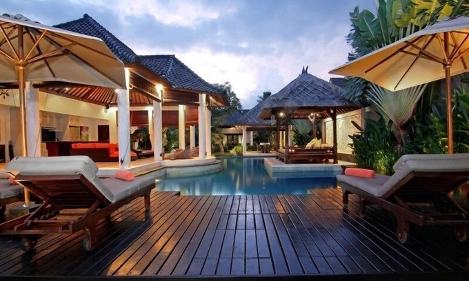 Drupadi Villa | Stunning 4BR Luxury Villa Located In Seminyak! - 8Min Walk To Eat Street! W/Pool