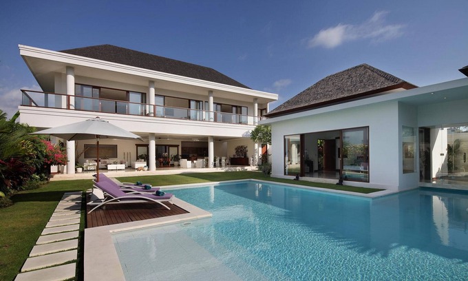 Batu Bolong Villa | Stunning Rice Field View 5 Bedroom Villa Canggu!