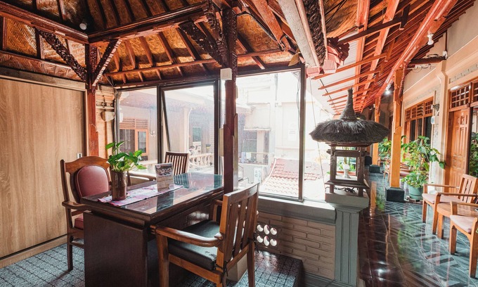 Sunset Road House | Tempo Doeloe Homestay