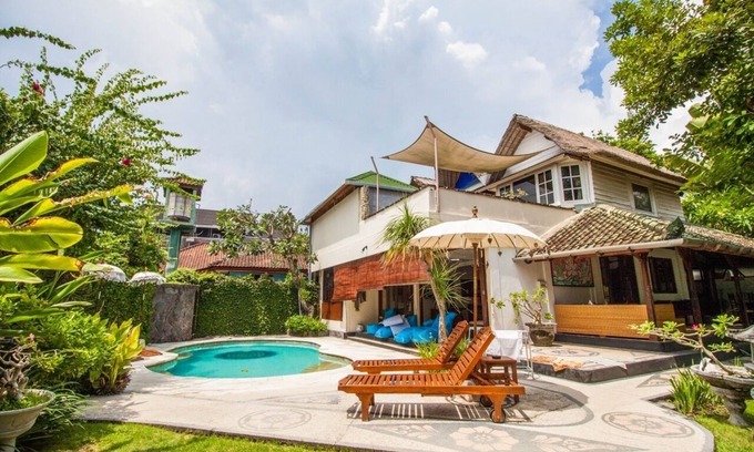 Dyanapura Villa | Traditional 8br Villa Central Seminyak