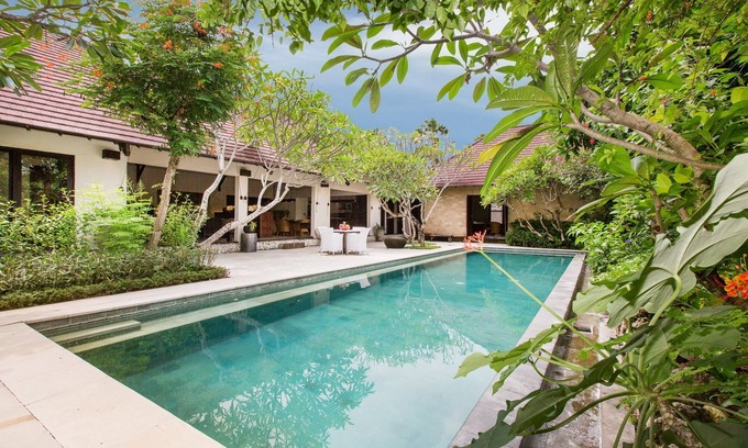 Petitenget Villa | Tropical Ambience 3BR Villa In Seminyak! 8Min Walk To Eat Street! W/Swim Pool!