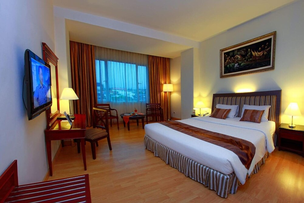 Padang Hotel | Rocky Plaza Hotel Padang