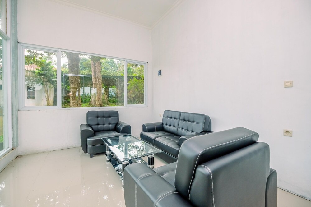 Caringin Apartment | Minimalist Studio Room At Graha Wishnu Guest House