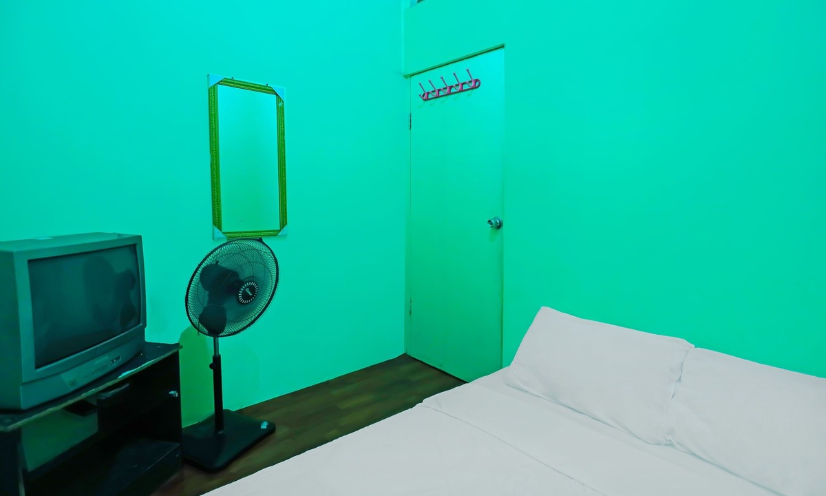 Lubuk Baja Hotel | Hotel O Penginapan LorraNearPasar Oleh Oleh