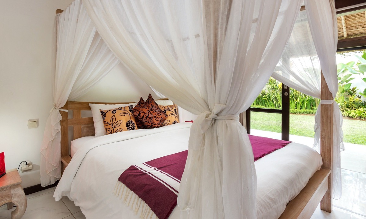 Melayang Villa | Villa Candi Kecil Empat by Villa Finder