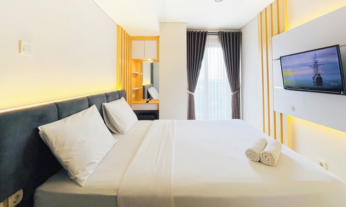 Mlati Apartment | Neat Warm Wooden Tone 1Br At Patraland Amarta Apartment