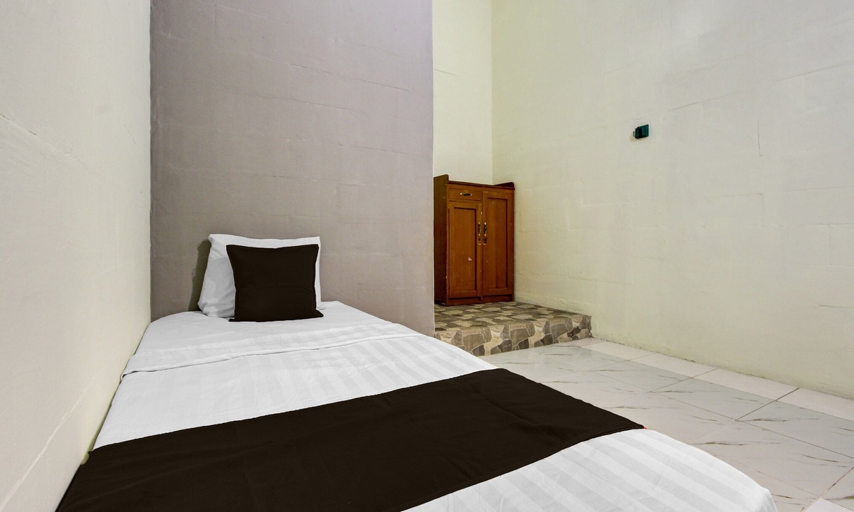 Semarang Utara House | Chic Deluxe Twin Comfort Stay w/Free Wifi