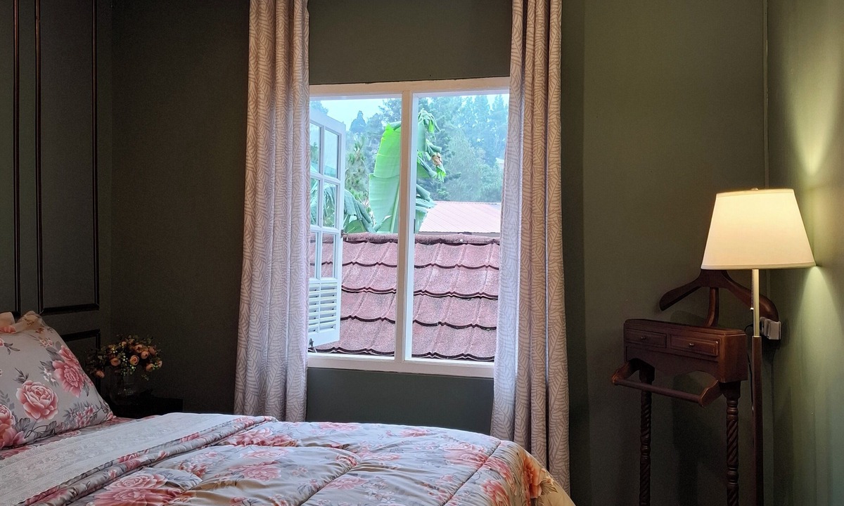 Cipanas Bed & Breakfast | Parabonhaus Kopitiam - Bed & Breakfast