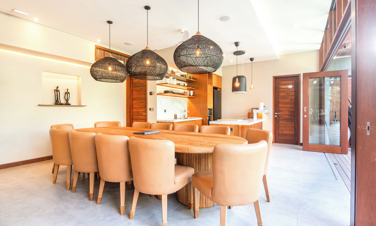 Berawa Villa | Luxury 6BR Canggu 400m to Finns Beach