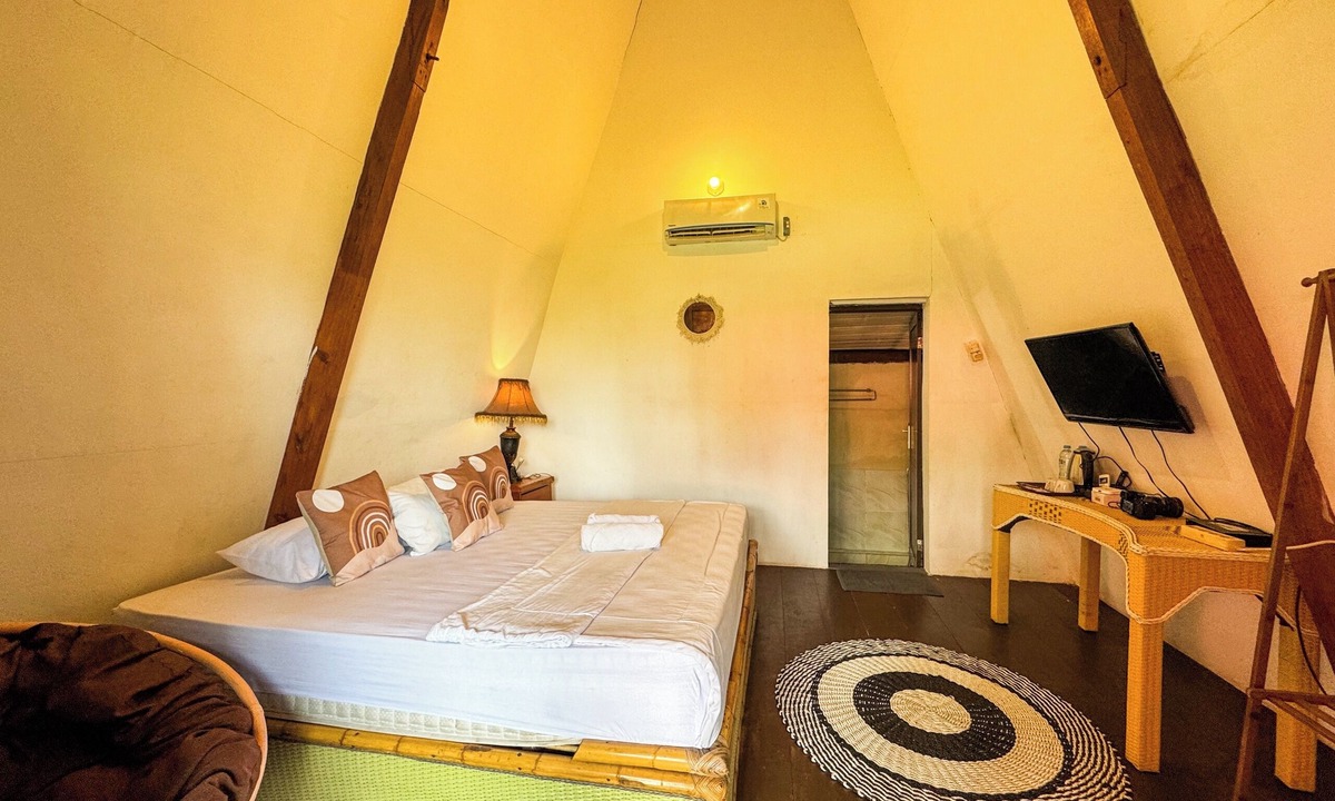 Tanjung Setia Hotel | Lovina Krui Surf