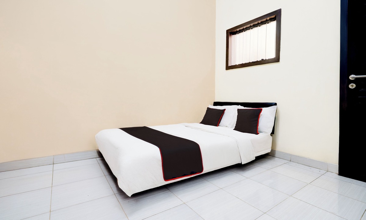 Tegal Hotel | OYO 94421 Soetomo Guest House