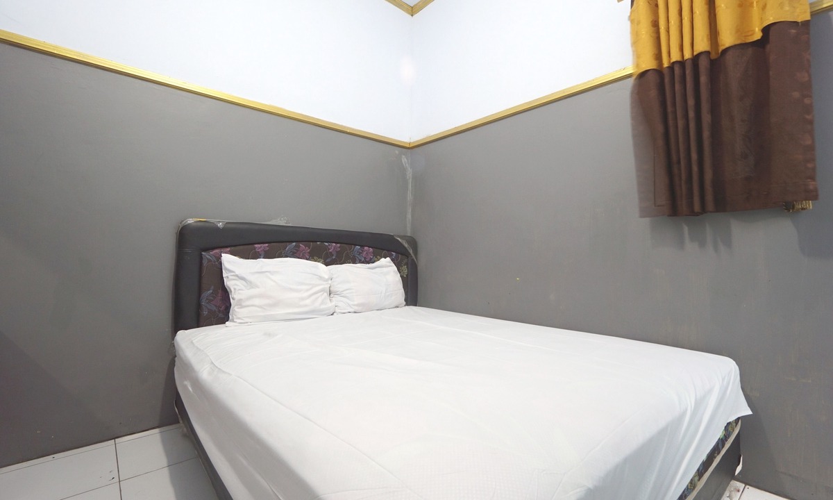 Tulungagung Hotel | SPOT ON 93620 Anisa Homestay Syariah Near Pantai Gemah Tulungaggung
