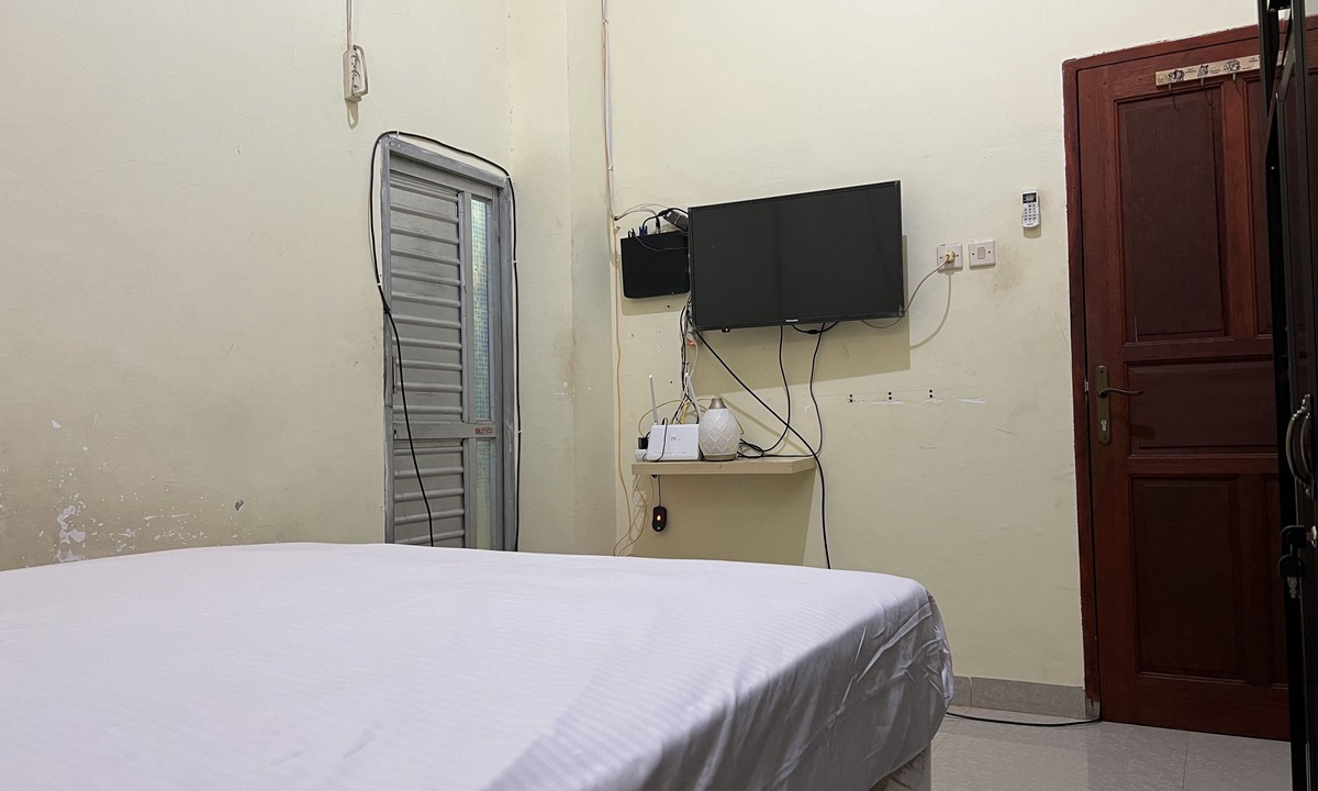 Kendari Hotel | Hotel O Mely Homestay
