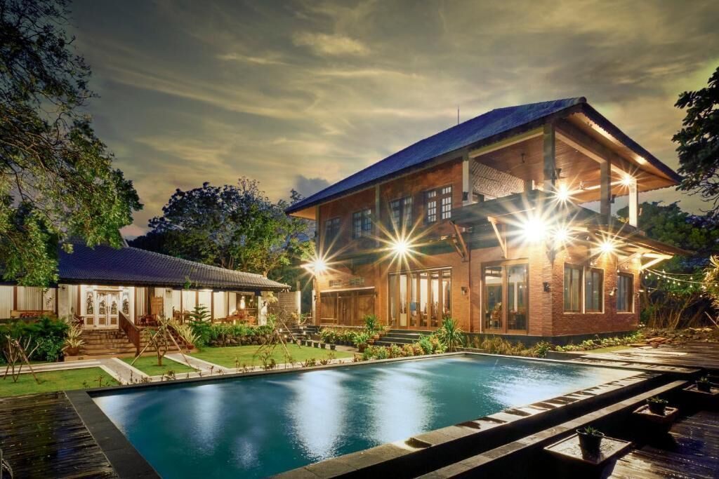 Sukadana Hotel | Kampung Kecil Front Beach