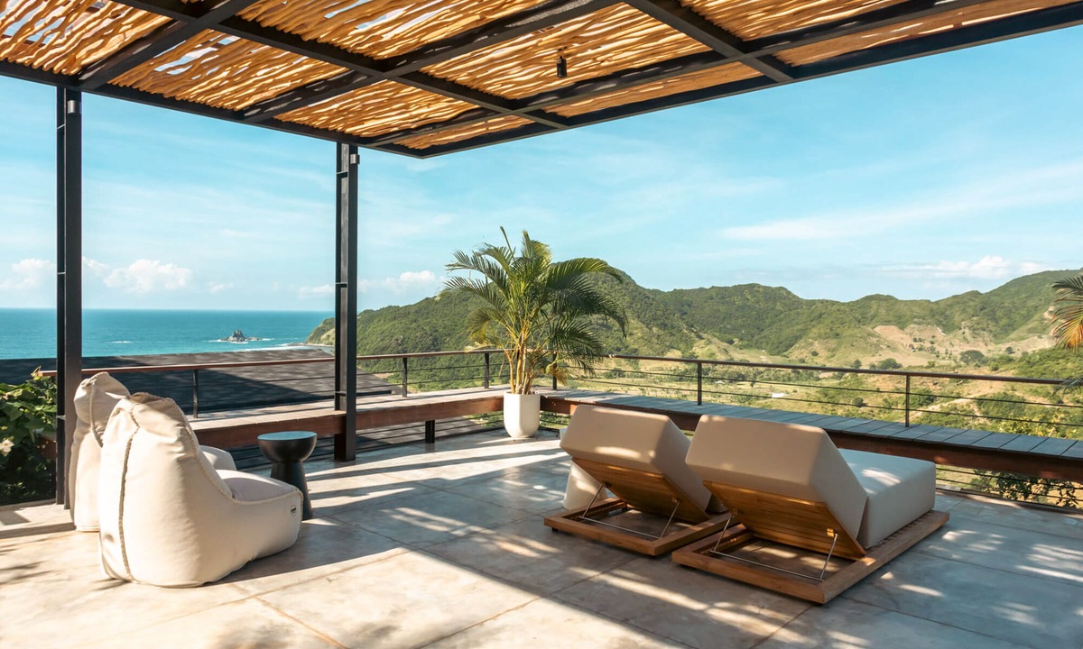 Praya Barat Villa | Tampah Hills