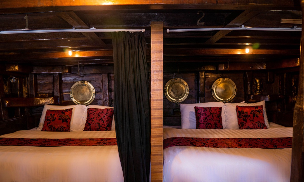 Labuan Bajo Boat Rental | Komodo Pirate Boat - Phinisi Liveaboard