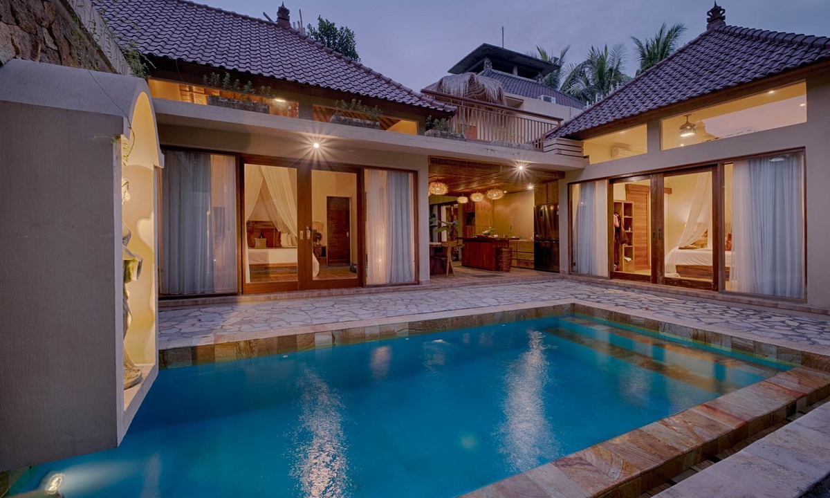Ubud Villa | 4 BR Contemporary Elegance Villa in Ubud with Ethnic Touch and Tatched Roof
