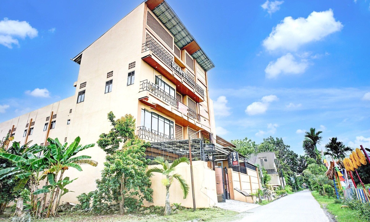 Medan House | Luxury Deluxe DBL Retreat W/Free WiFi and Parking