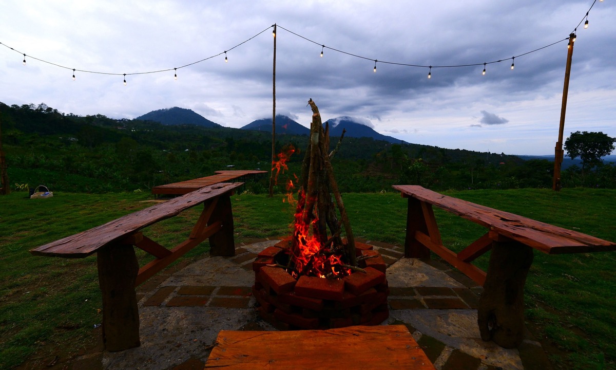 Gobleg Cabin | Mountain View! 1BR Tent in Buleleng