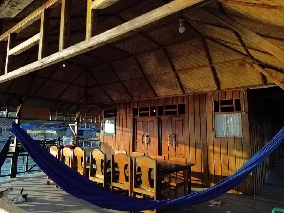 Batudaka Island House | Losmen Togean Wisata