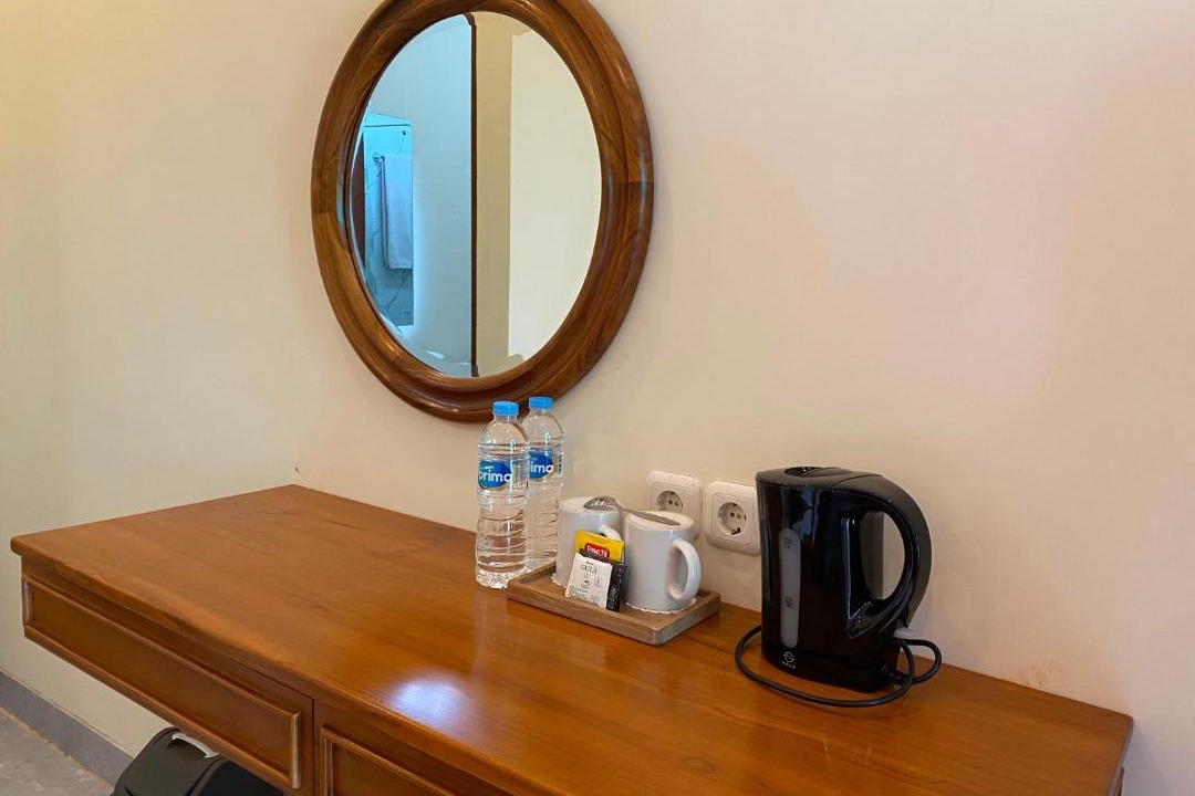 Tahunan Hotel | Travellers Room By The Gecho Inn Country