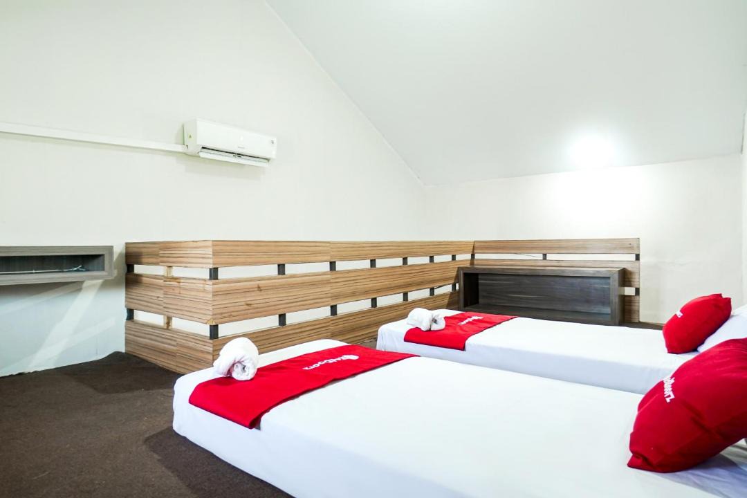 West Java Hotel | RedDoorz near Exit Toll Kalijati Subang