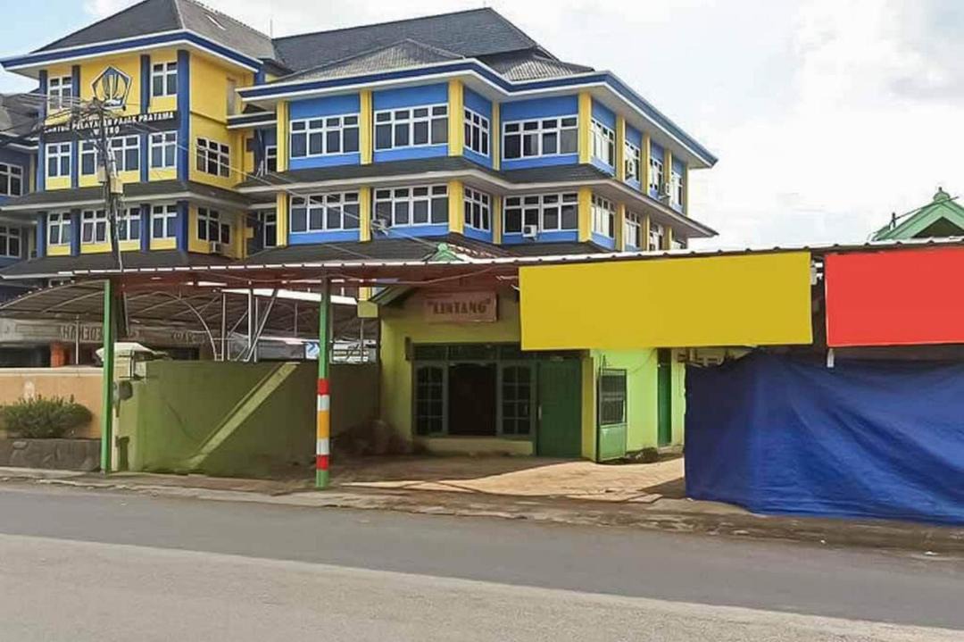 Metro Hotel | RedDoorz near Taman Merdeka Metro Lampung