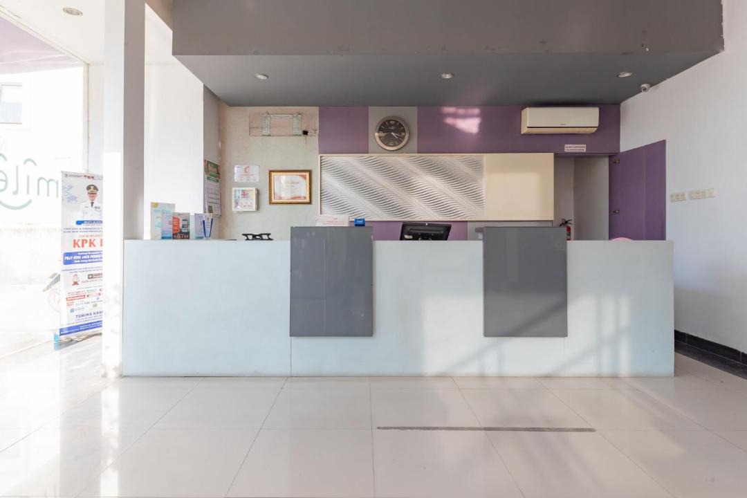 West Cirebon Hotel | RedDoorz near Goa Sunyaragi