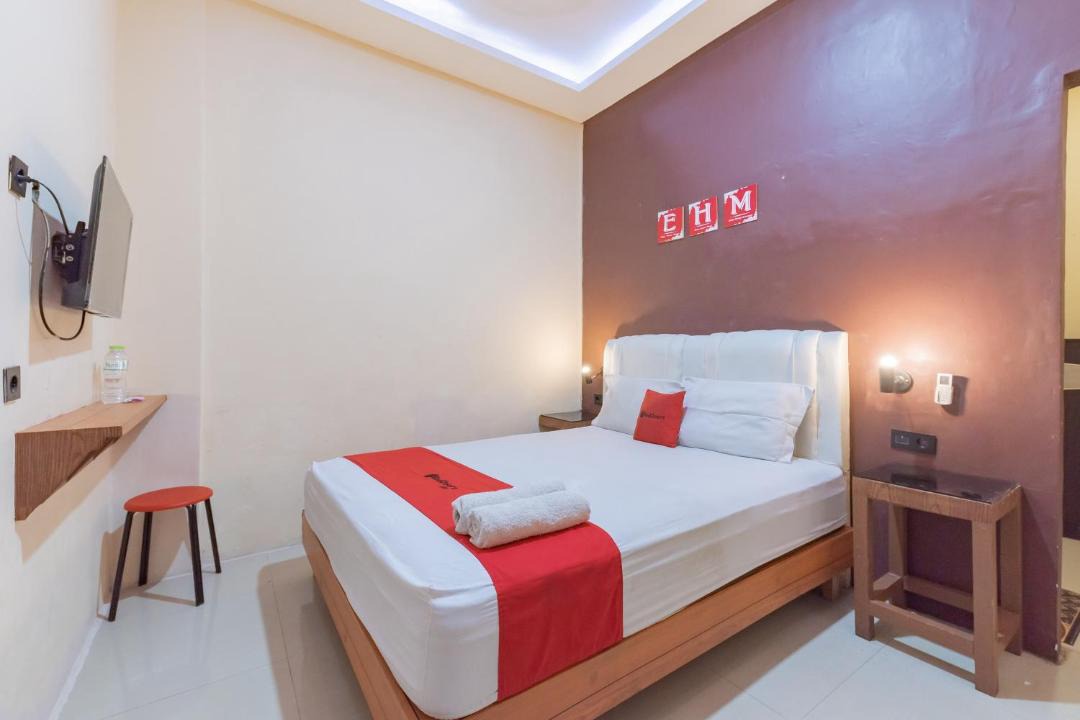North Cirebon Hotel | RedDoorz at Hotel Rumah Kita near Gedung Negara Cirebon